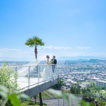 パーティ会場に隣接したフライングデッキも、熊本の絶景と美しい阿蘇を一望できる隠れた特等席。